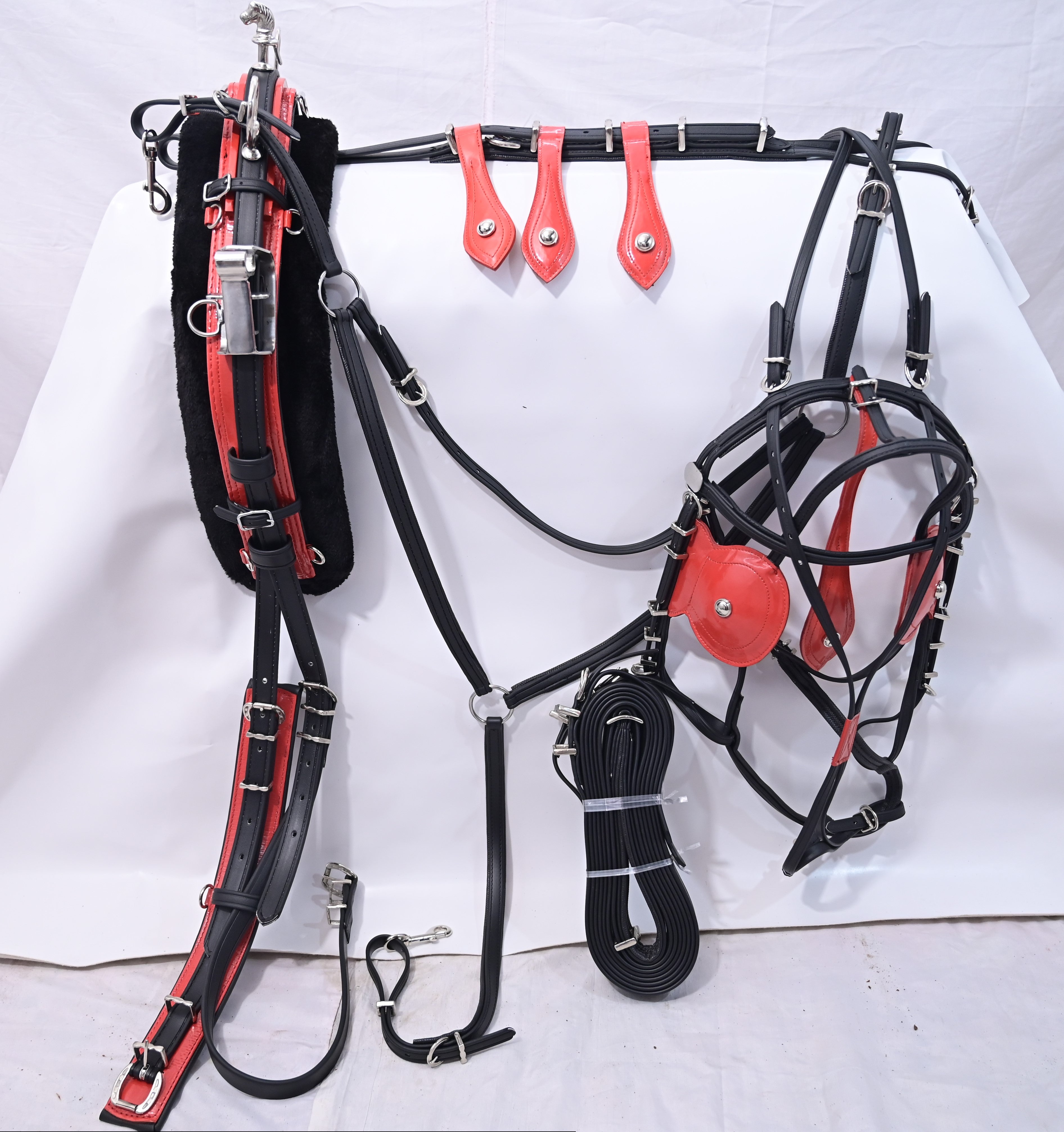 Quick Hitch Harness Set Black and Red Aces Equine