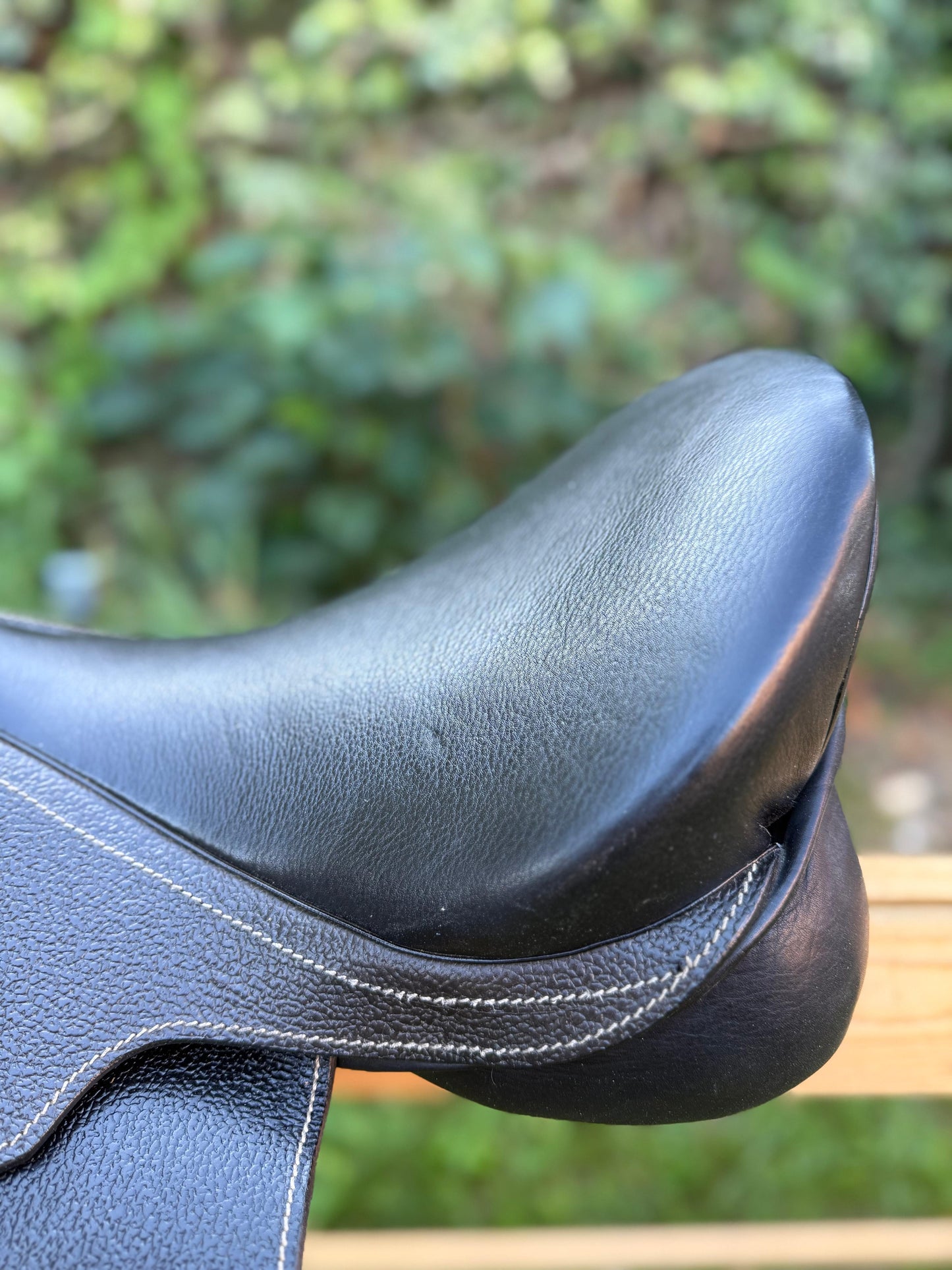 Premium Full Grain Black Leather Jumping English Saddle 16 and 17 Inch Comfortable Seat