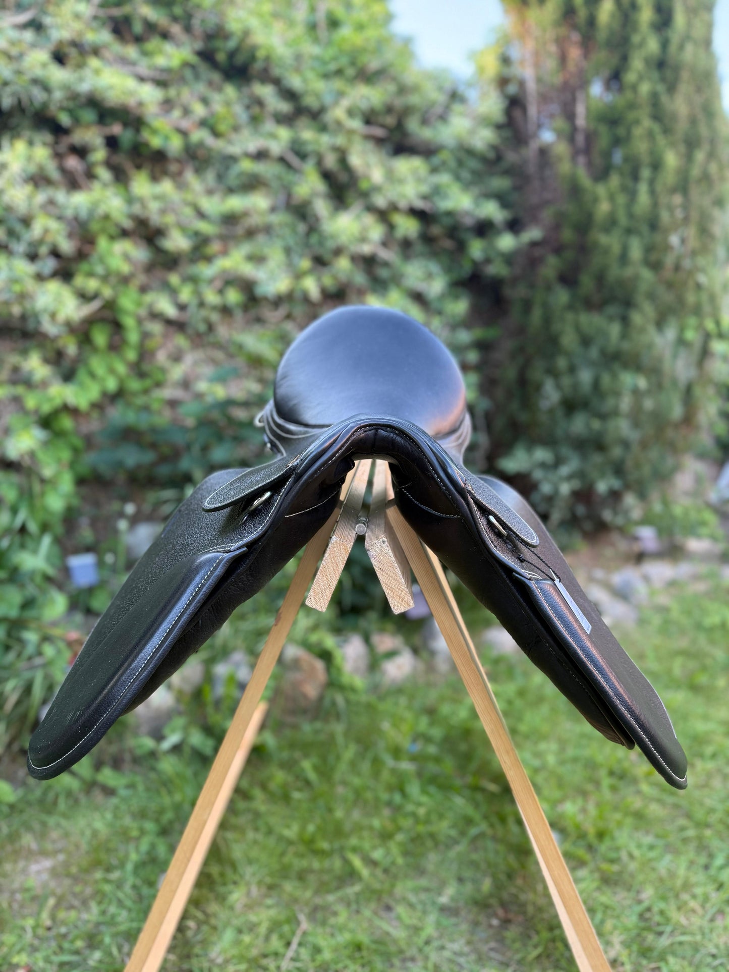 Premium Full Grain Black Leather Jumping English Saddle 16 and 17 Inch Comfortable Seat