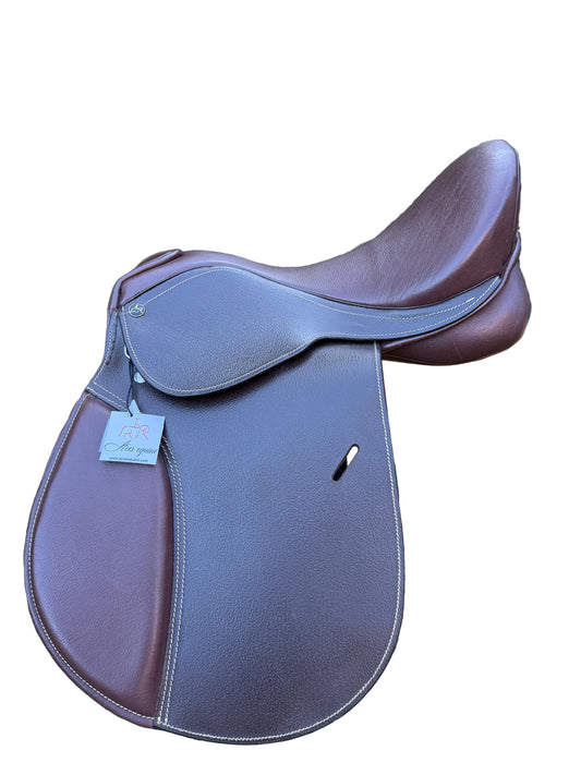 Premium Full Grain Brown Leather Jumping English Saddle 16 and 17 Inch Comfortable Seat