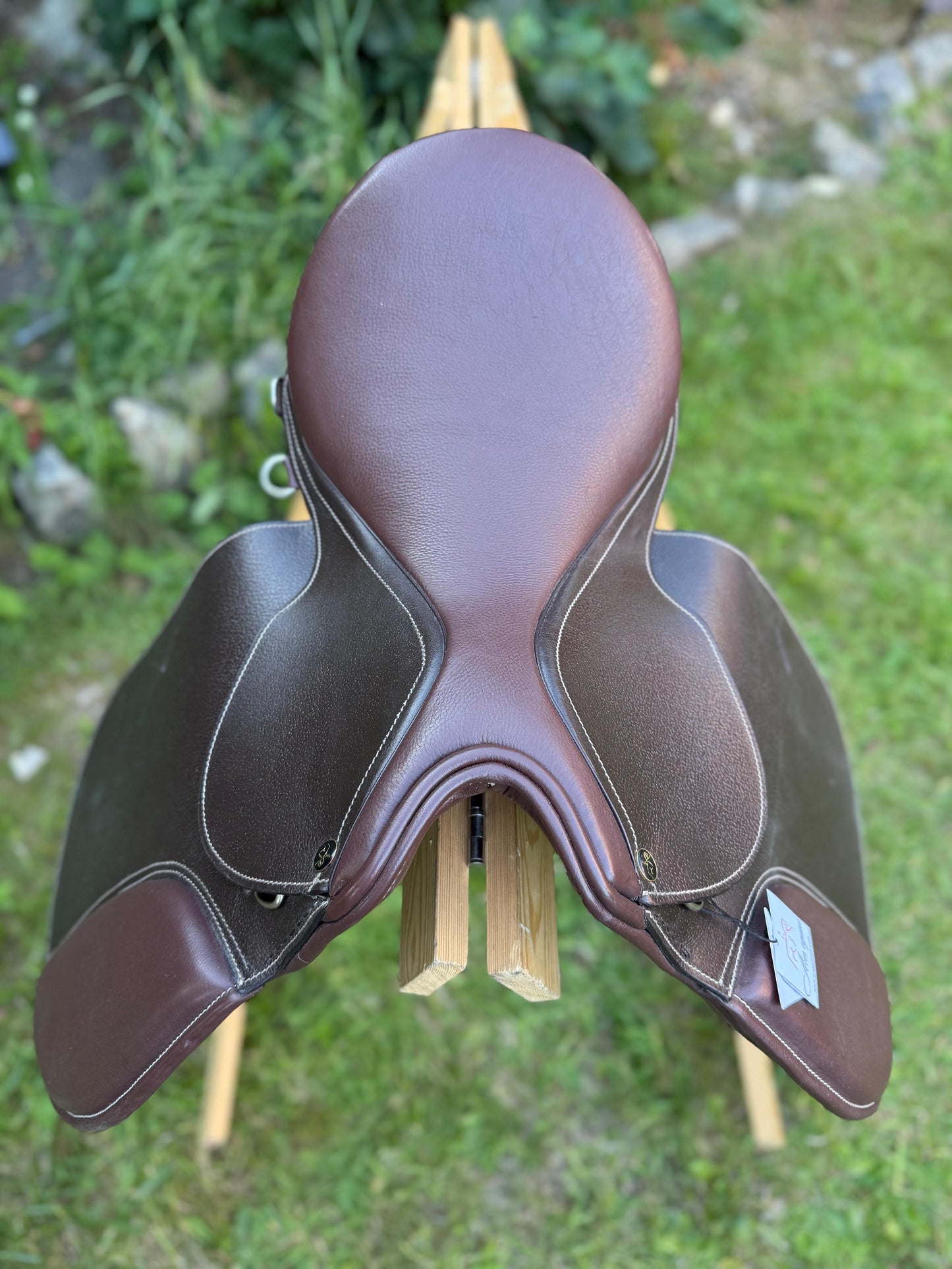 Premium Full Grain Brown Leather Jumping English Saddle 16 and 17 Inch Comfortable Seat