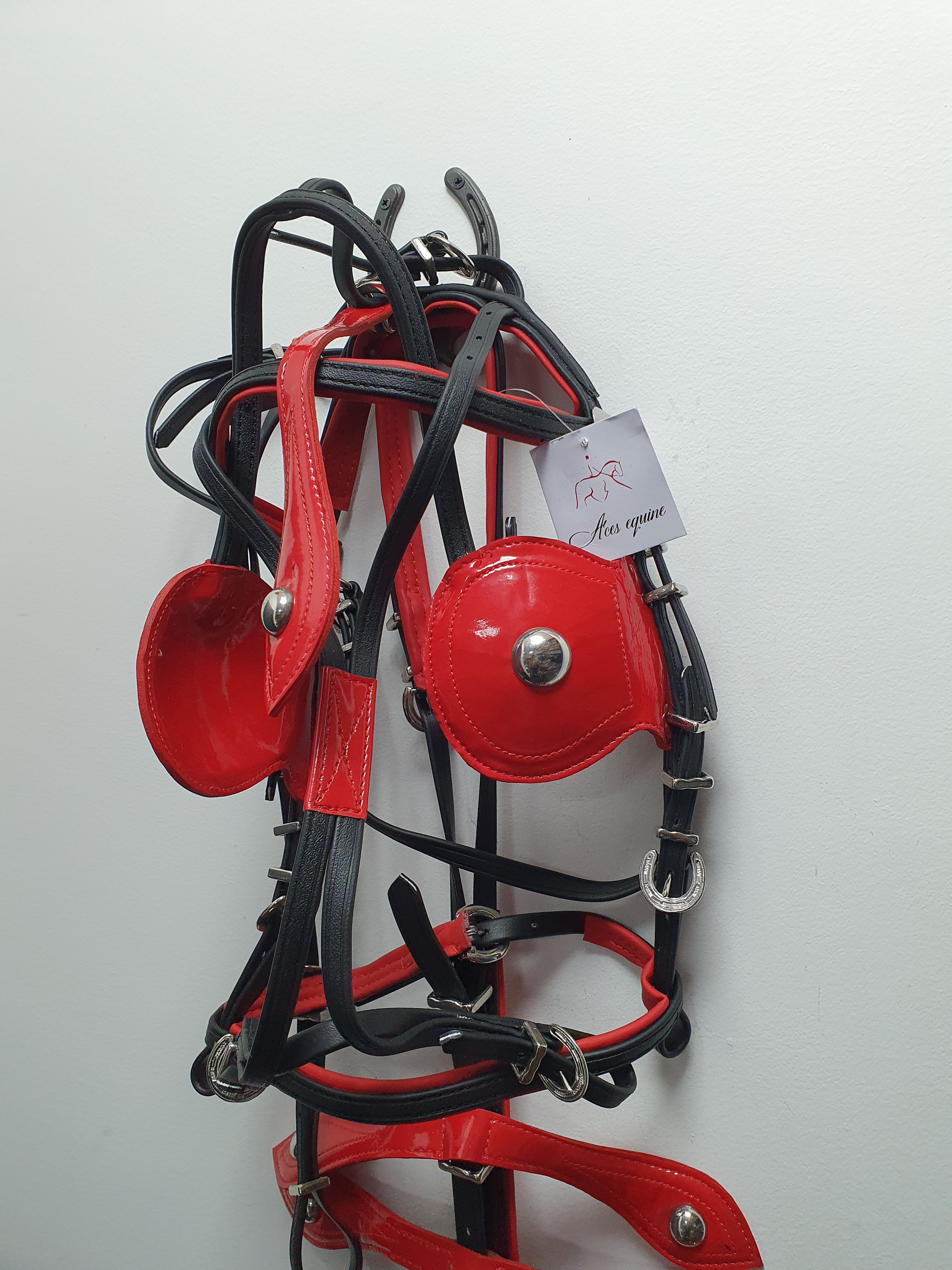 Quick Hitch Harness with Horse shoe fitting Black and Red Pony size