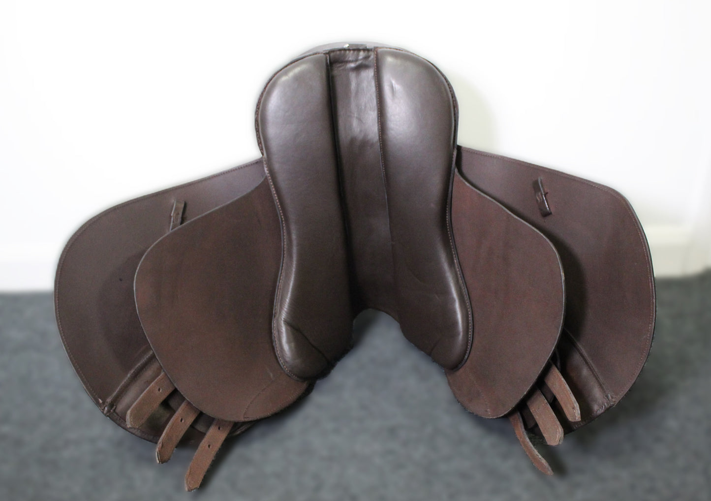Leather horse general purpose Treeless Saddle Brown colour size 16 and 17