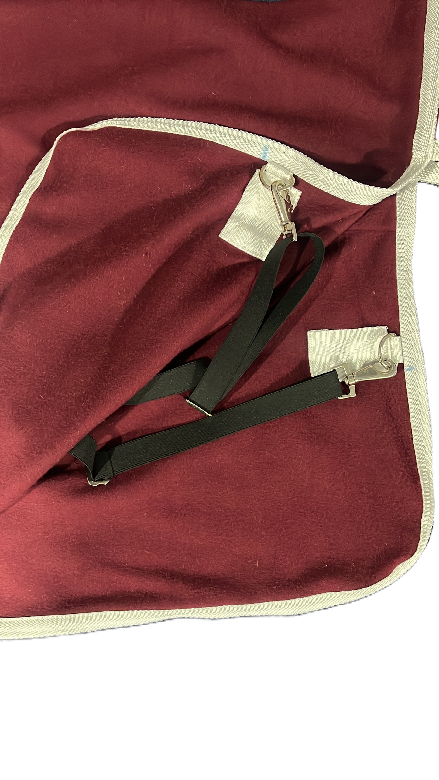 Horse 220 GSM Fleece Rug with Neck Thermal Breathable Taffeta Lining And Secure Fit Maroon And Silver