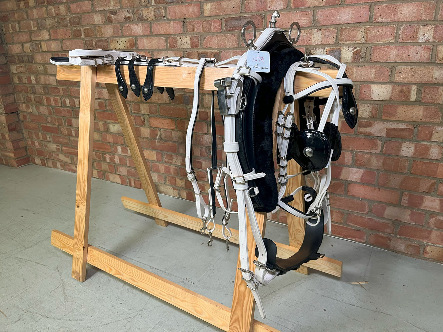 Quick Hitch Harness with Horse shoe fitting White and Black Size Full Cob Pony Small Pony Shetland and Mini Shetland