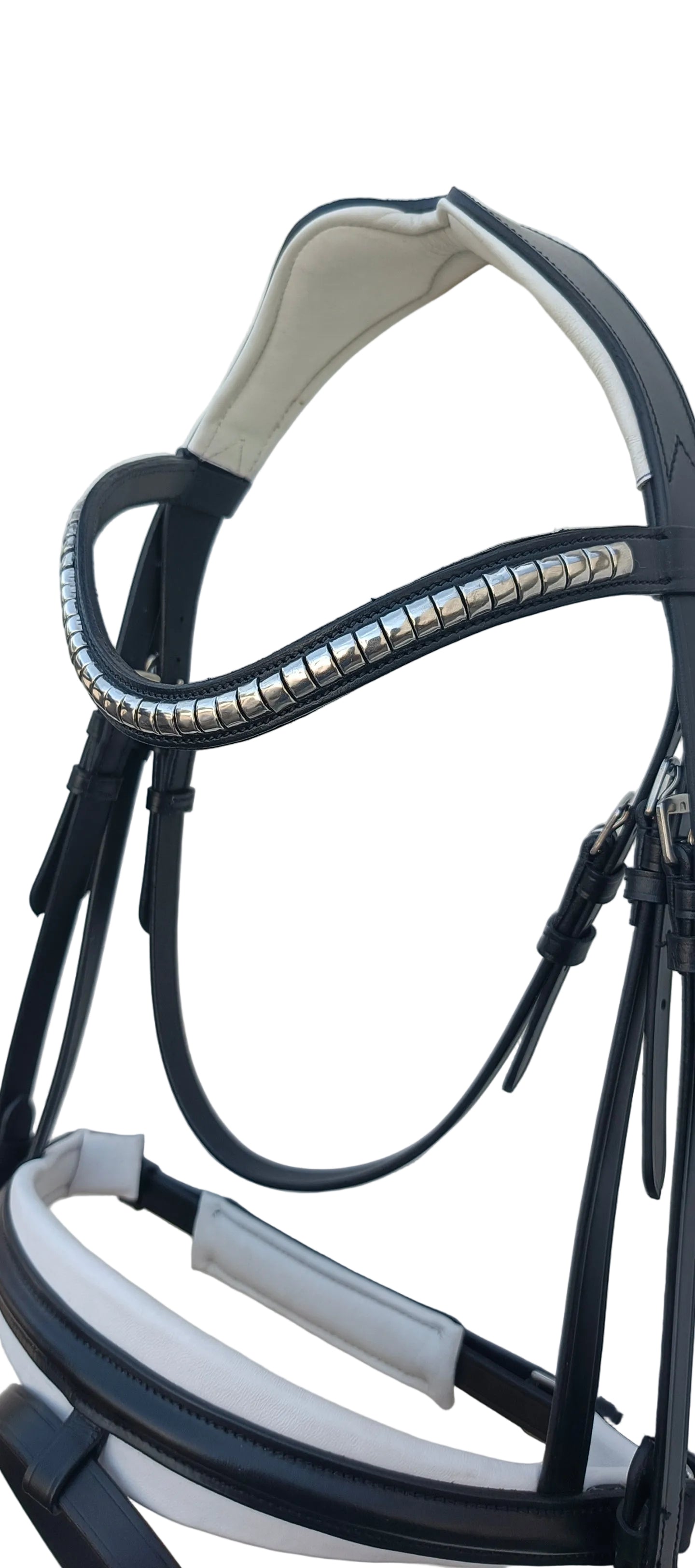 Leather_Anatomic_Bridle_with_Silver_Platted_Clincher_Browband_and_Matching_Reins_Black_Color