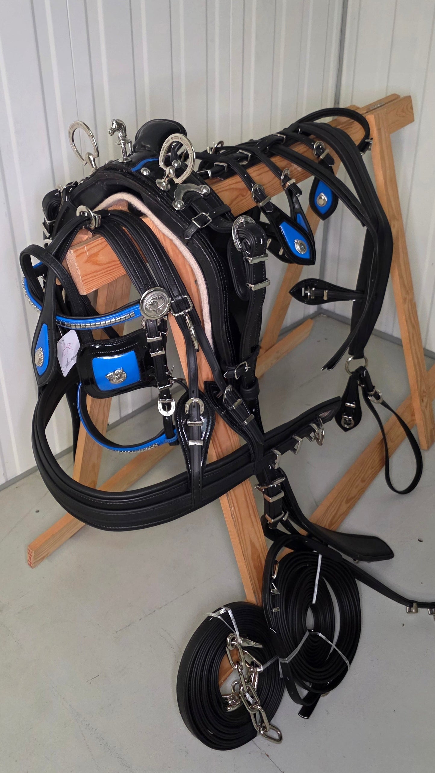 LeatherTiedownDrivingHarnessBlackBlue