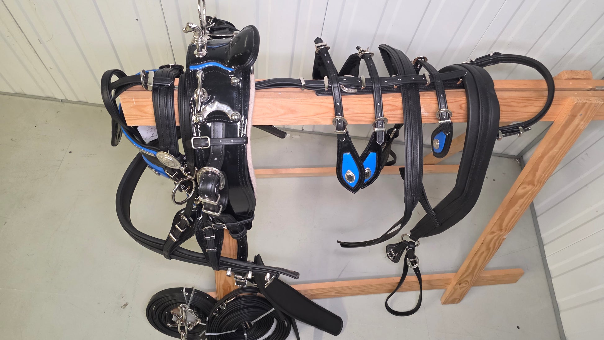 LeatherTiedownDrivingHarnessBlackBlue