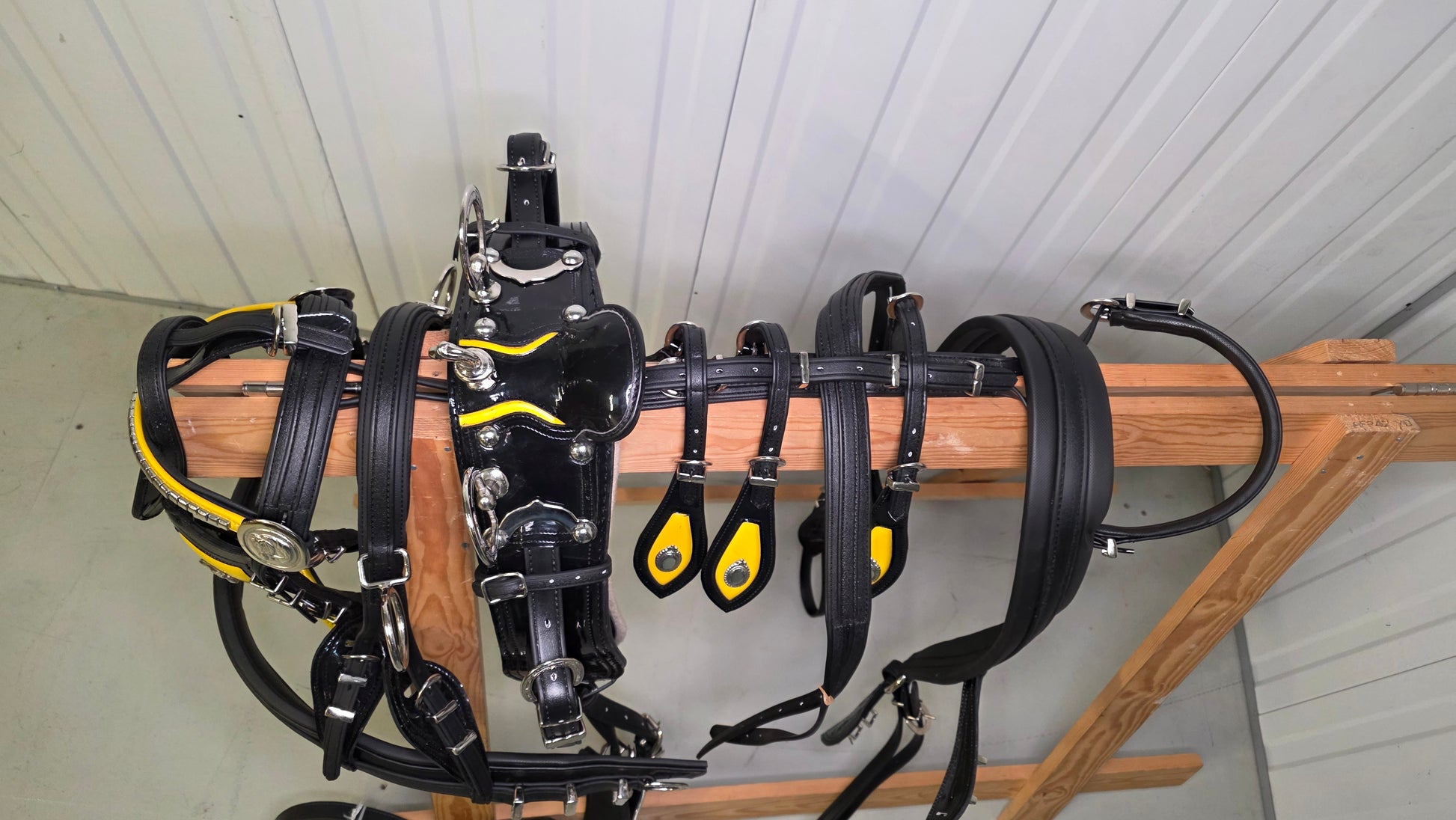 LeatherTiedownDrivingHarnessBlackYellow