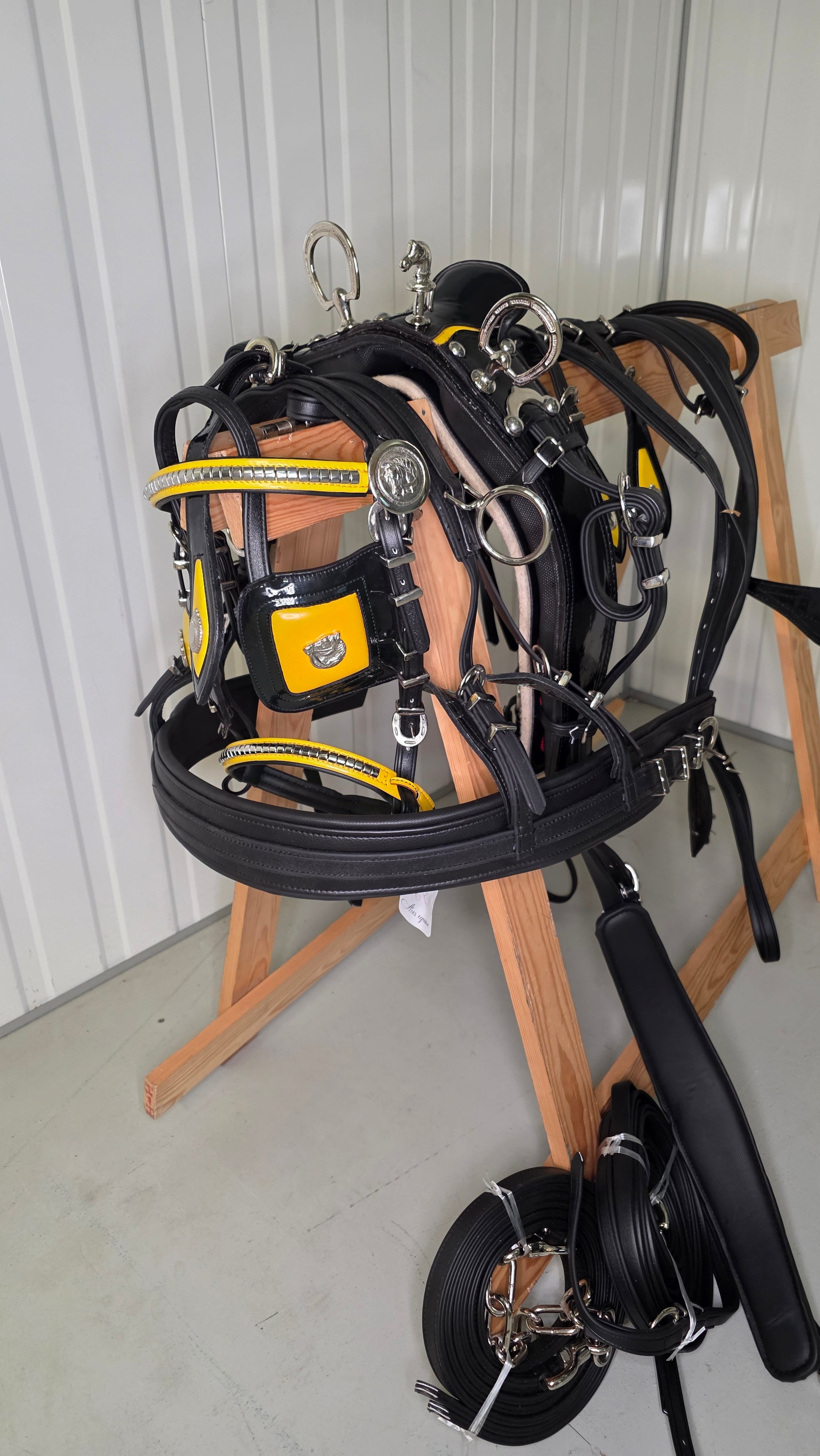 LeatherTiedownDrivingHarnessBlackYellow