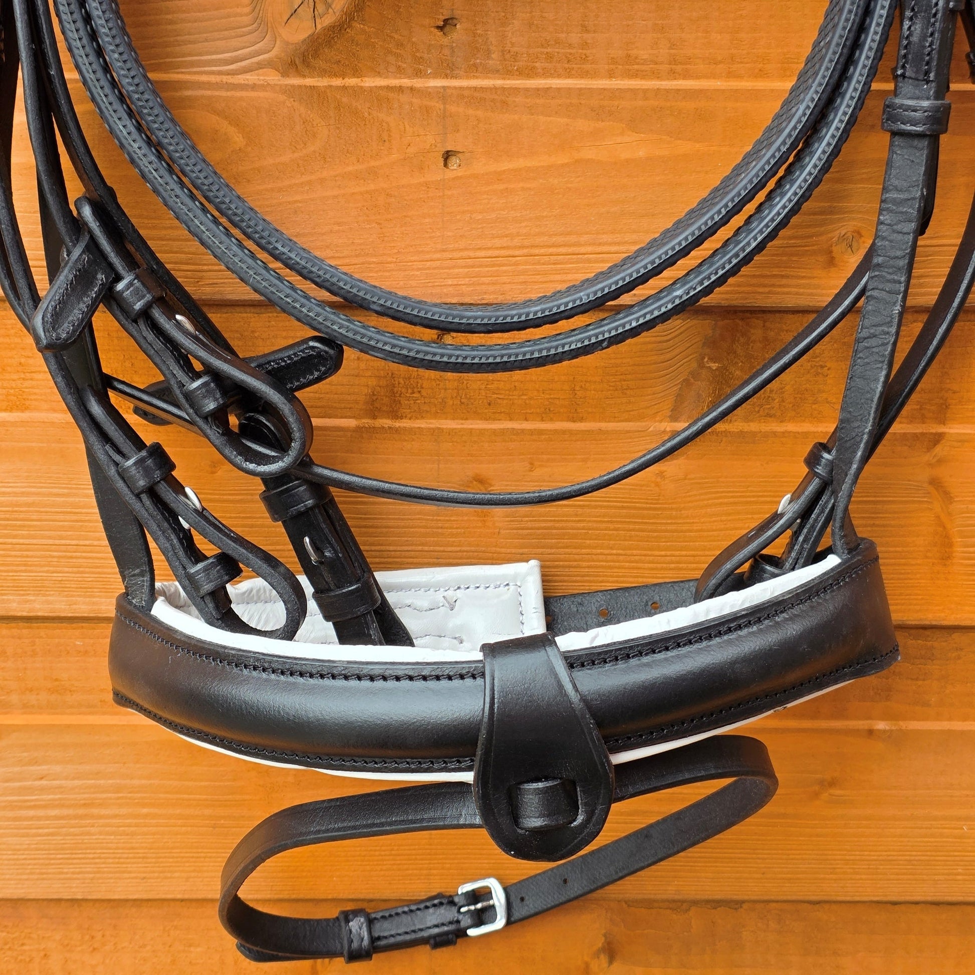 PremiumComfortHorseBridleBlackAndWhitePadded1.5InchNosebandwithRubberGripReinsandDetachableFlash3