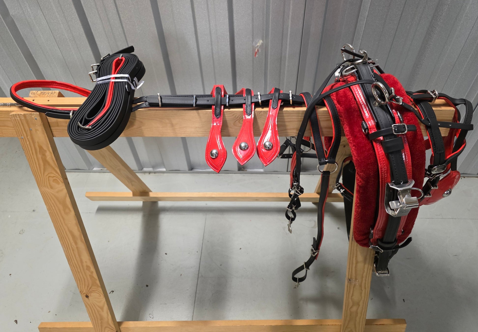 Quick Hitch Horse Harness Black and Red 