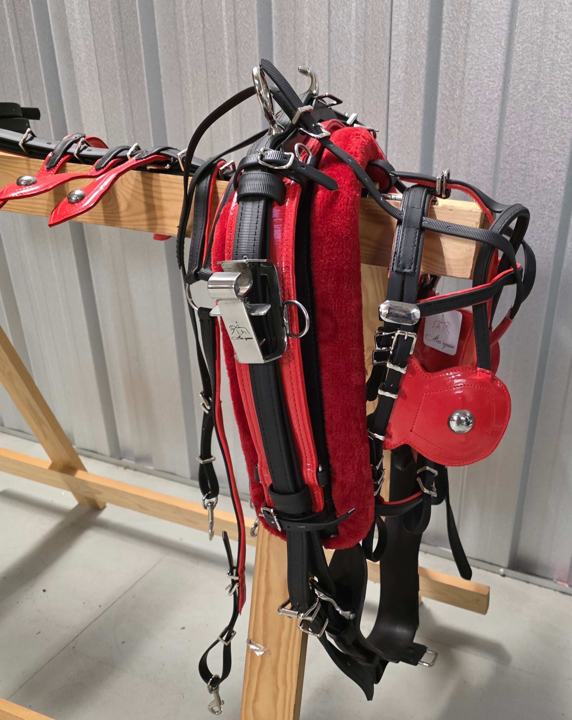 Quick Hitch Horse Harness Black and Red 