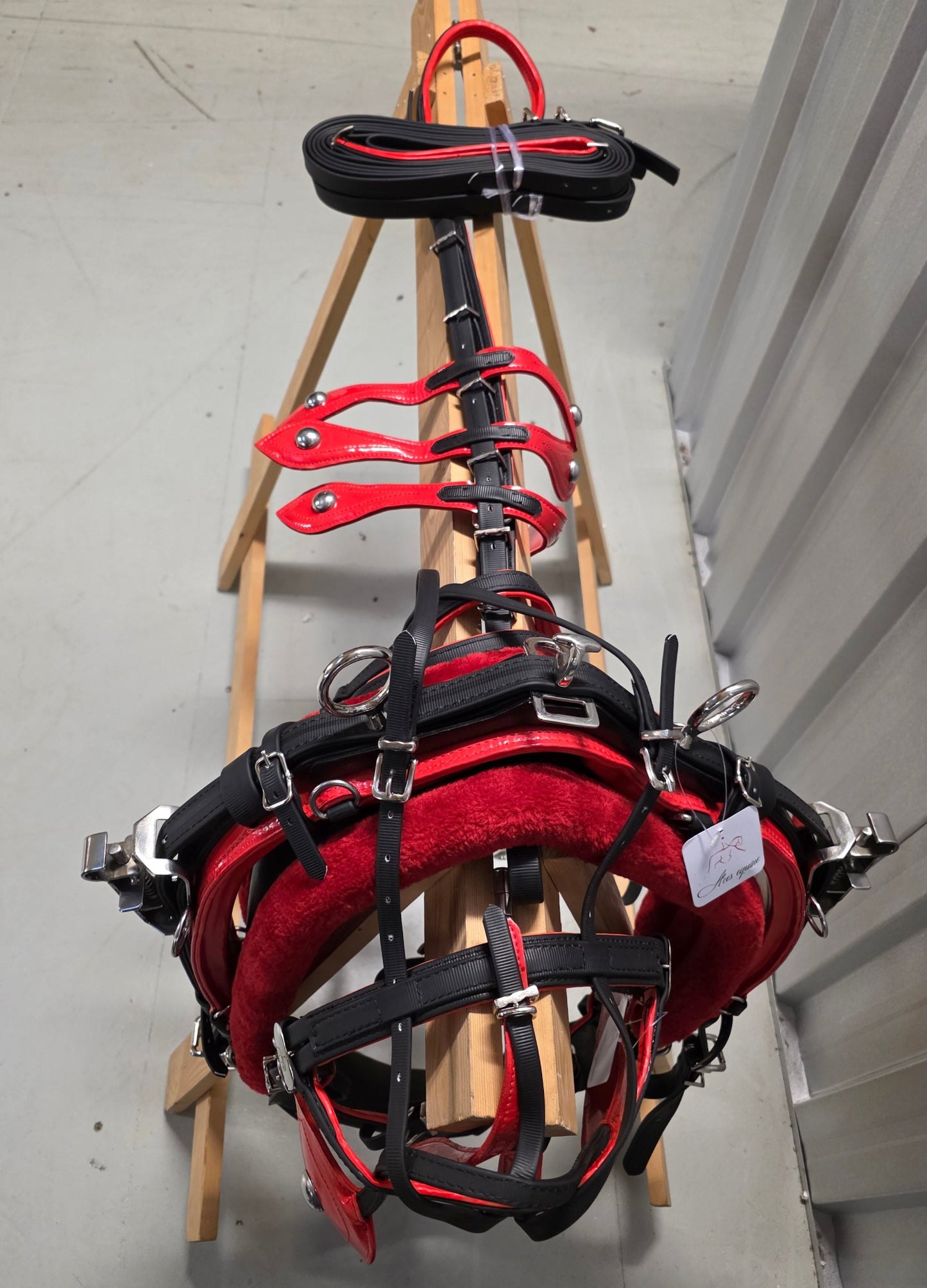 Quick Hitch Horse Harness Black and Red 