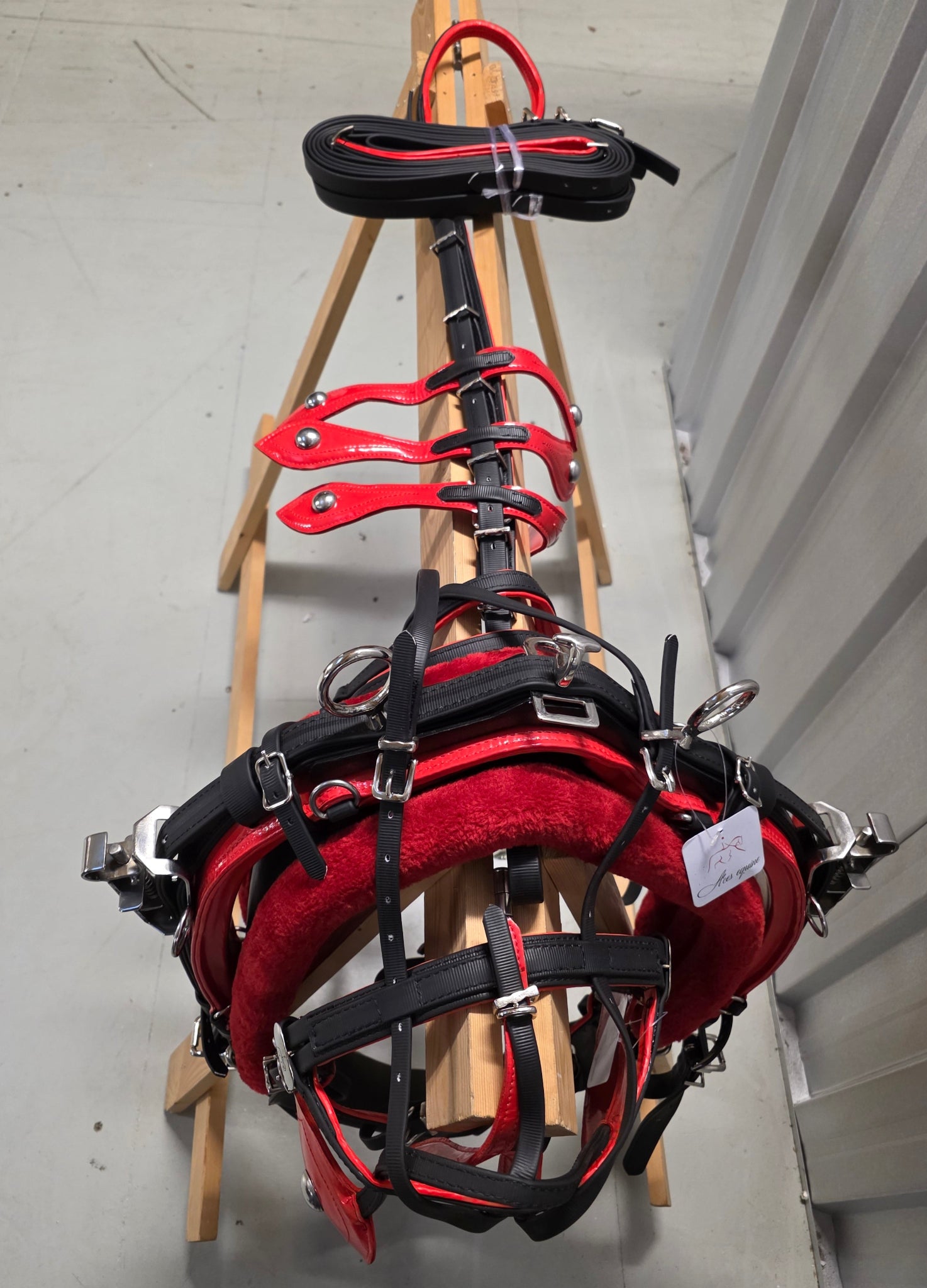 Quick Hitch Horse Harness Black and Red 