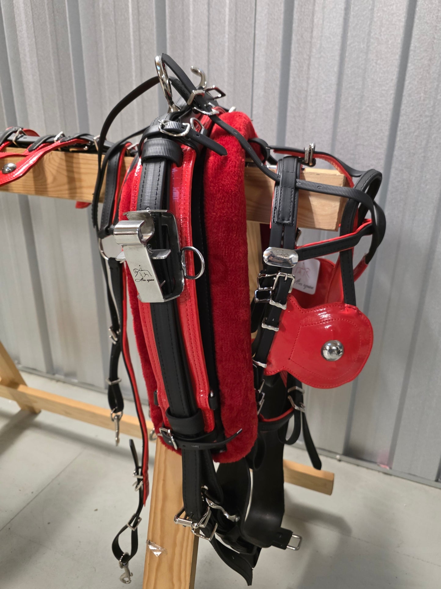 Quick Hitch Horse Harness Black and Red 