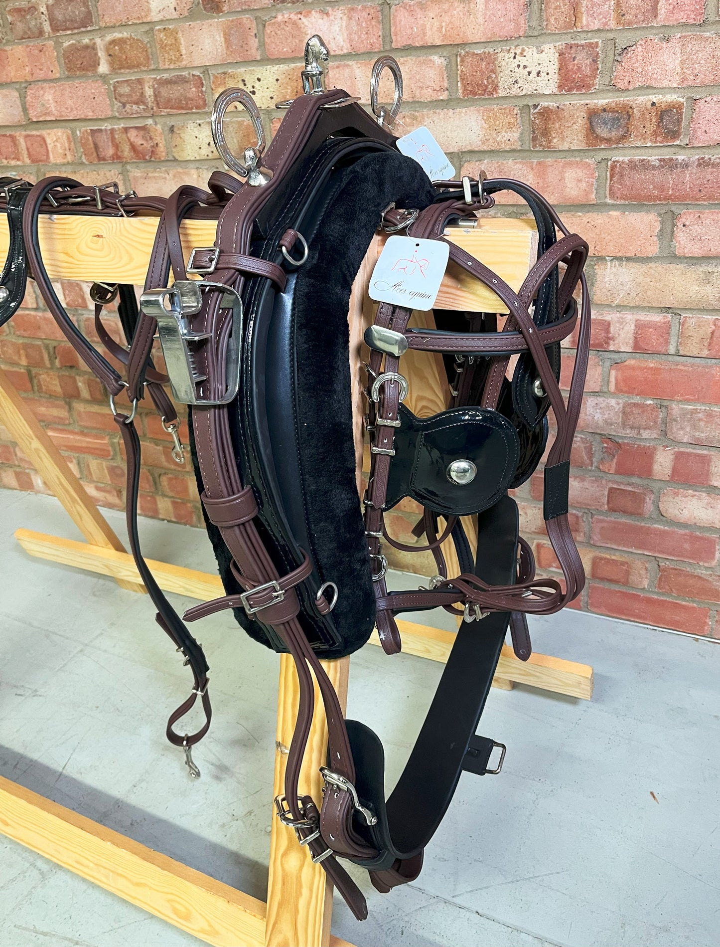 Quick Hitch Harness with Horse shoe fitting Brown and Black