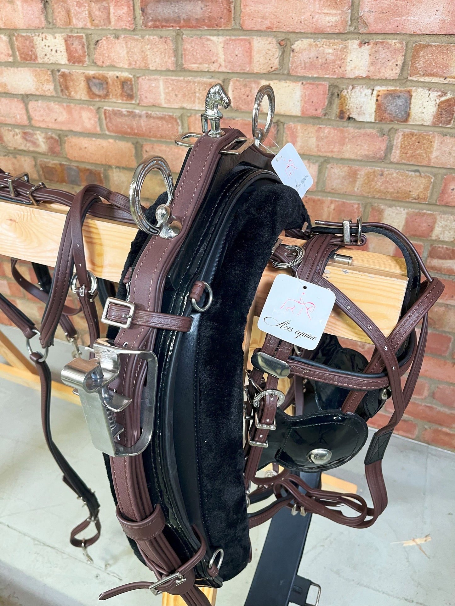 Quick Hitch Harness with Horse shoe fitting Brown and Black