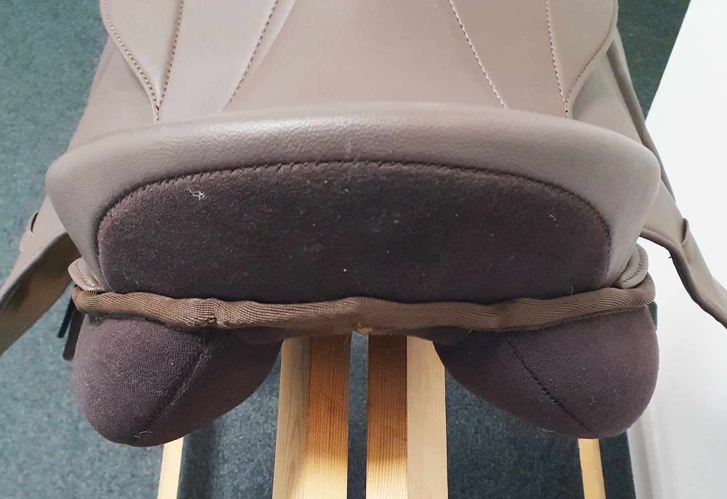 Synthetic Leather self adjusting all purpose Saddle with Changeable Gullet Brown