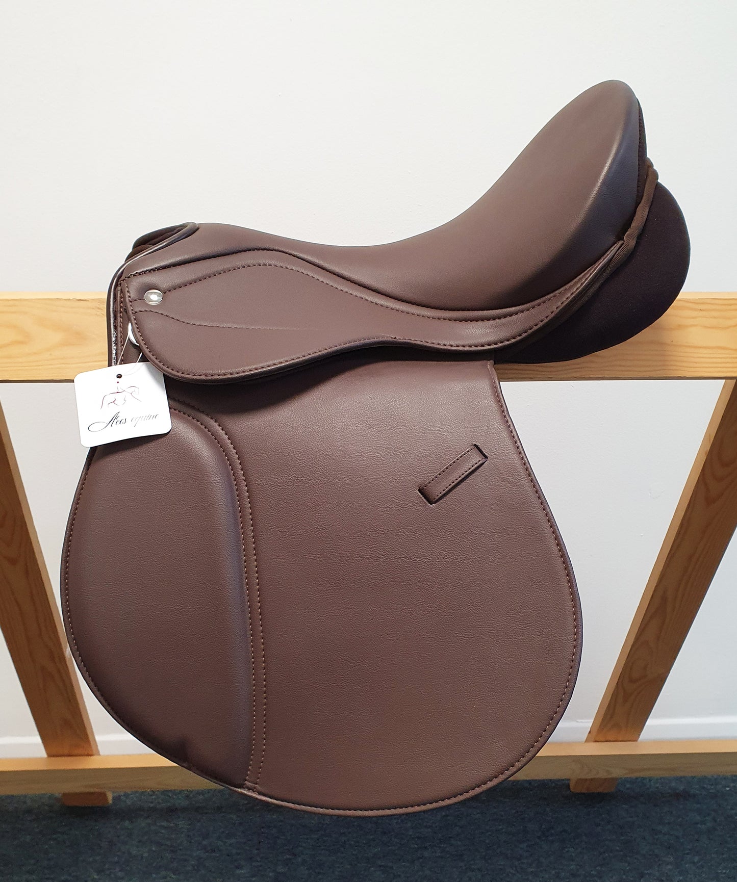 Synthetic Leather self adjusting all purpose Saddle with Changeable Gullet Brown