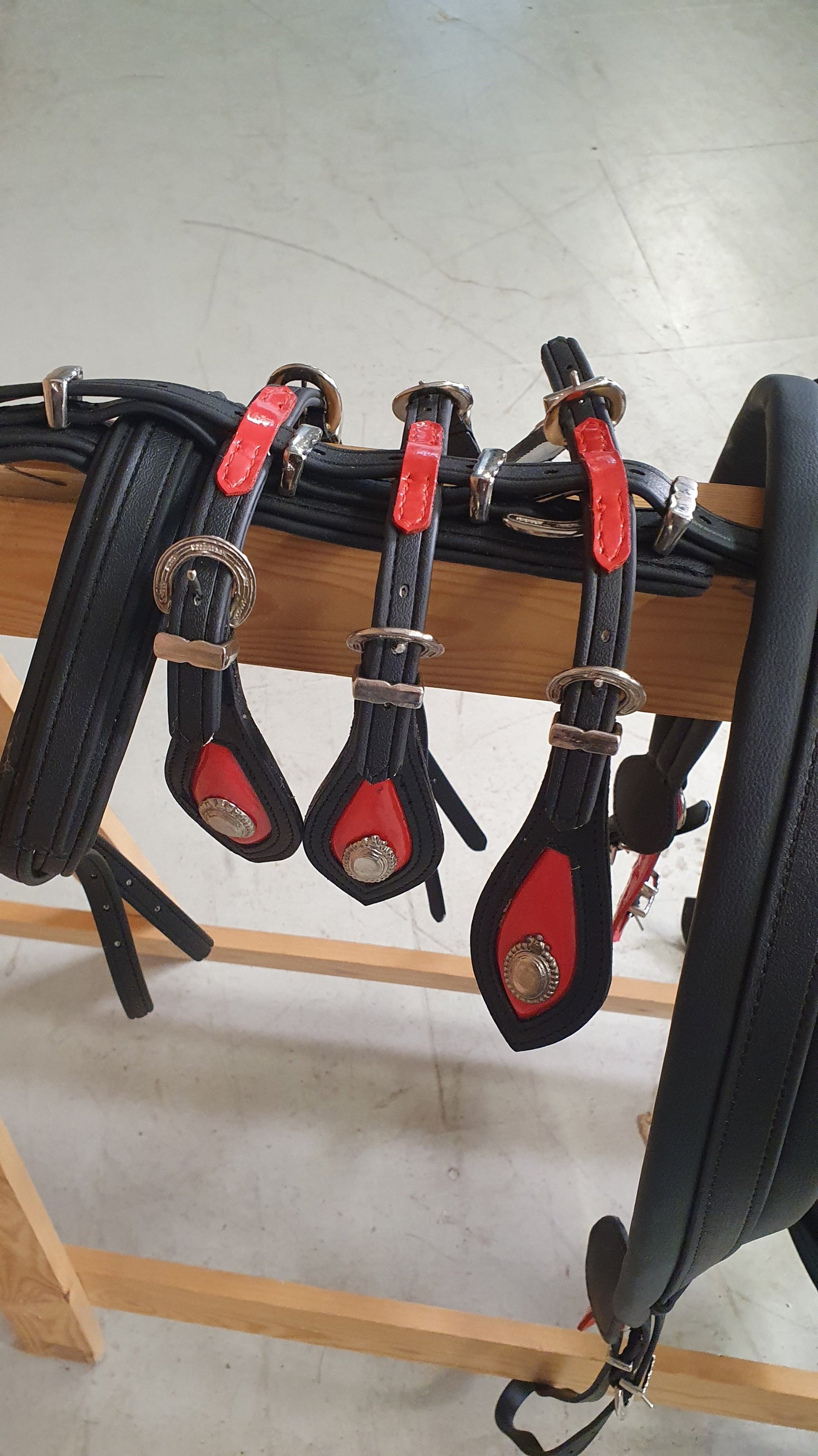 Trade Pony harness Black and red