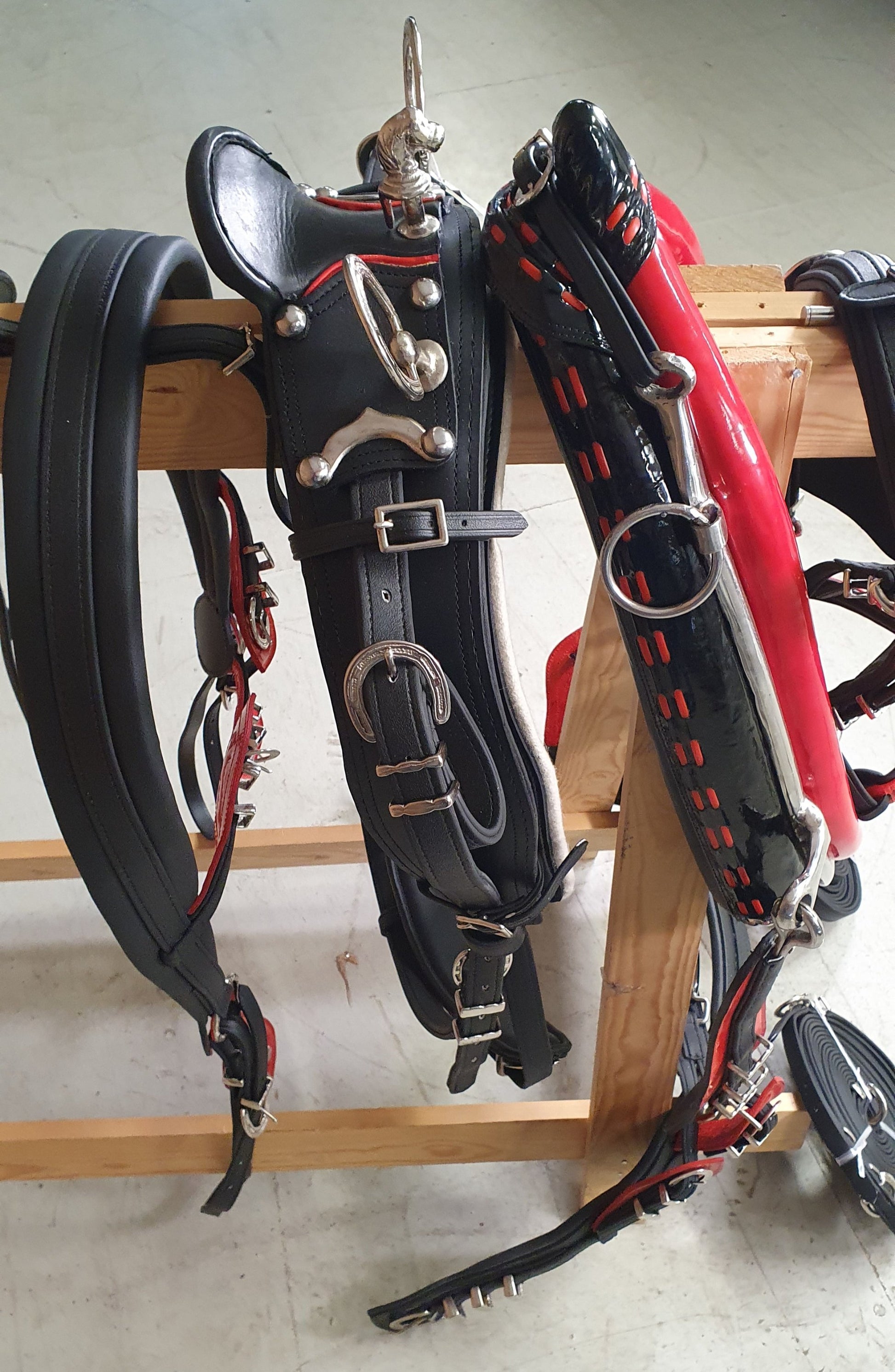 Trade Pony harness Black and red