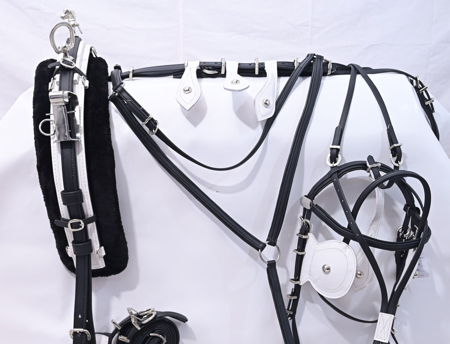 Quick Hitch Harness Set Black and White