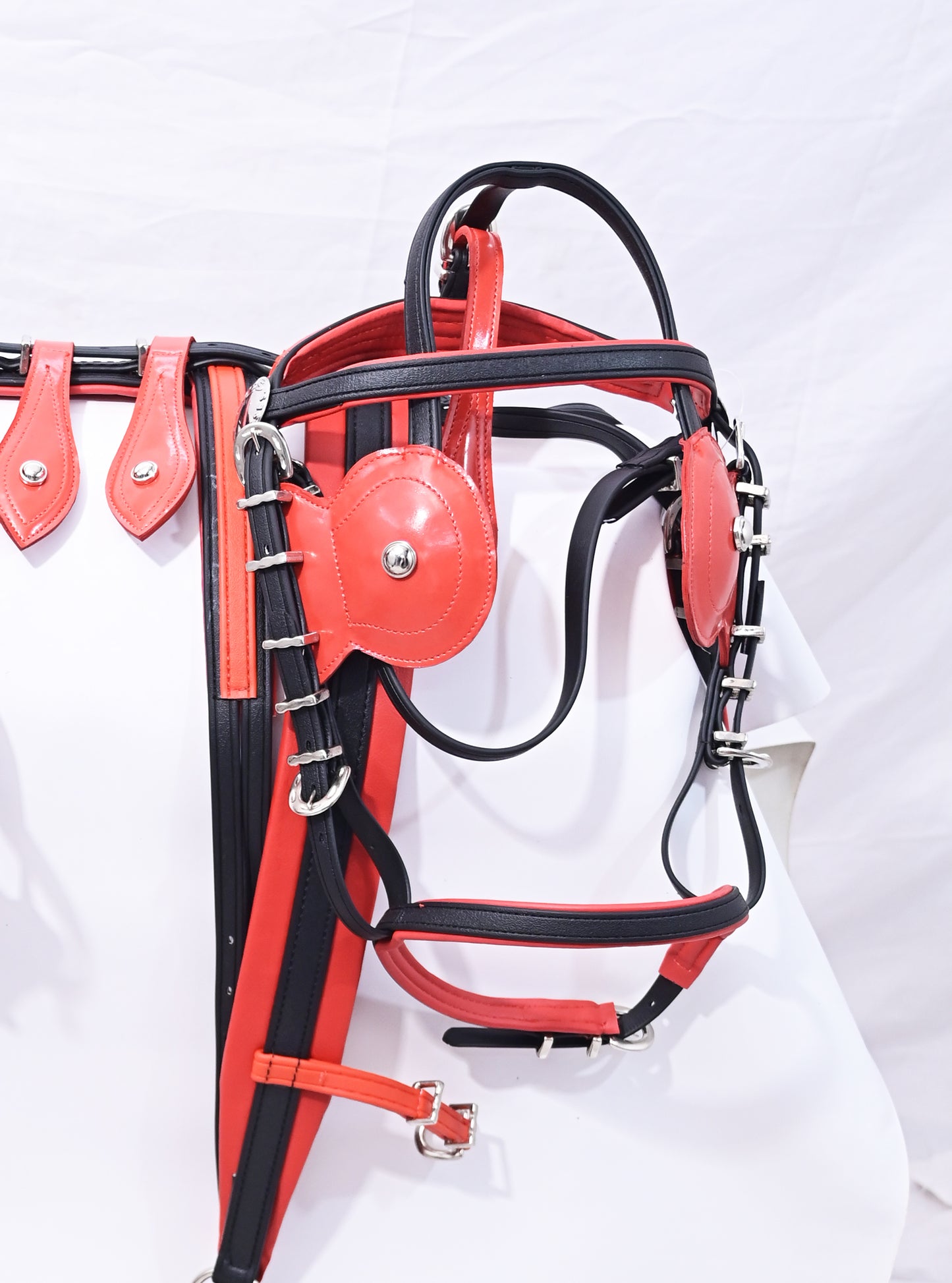 Breaching Tiedown Driving Harness Black and Red