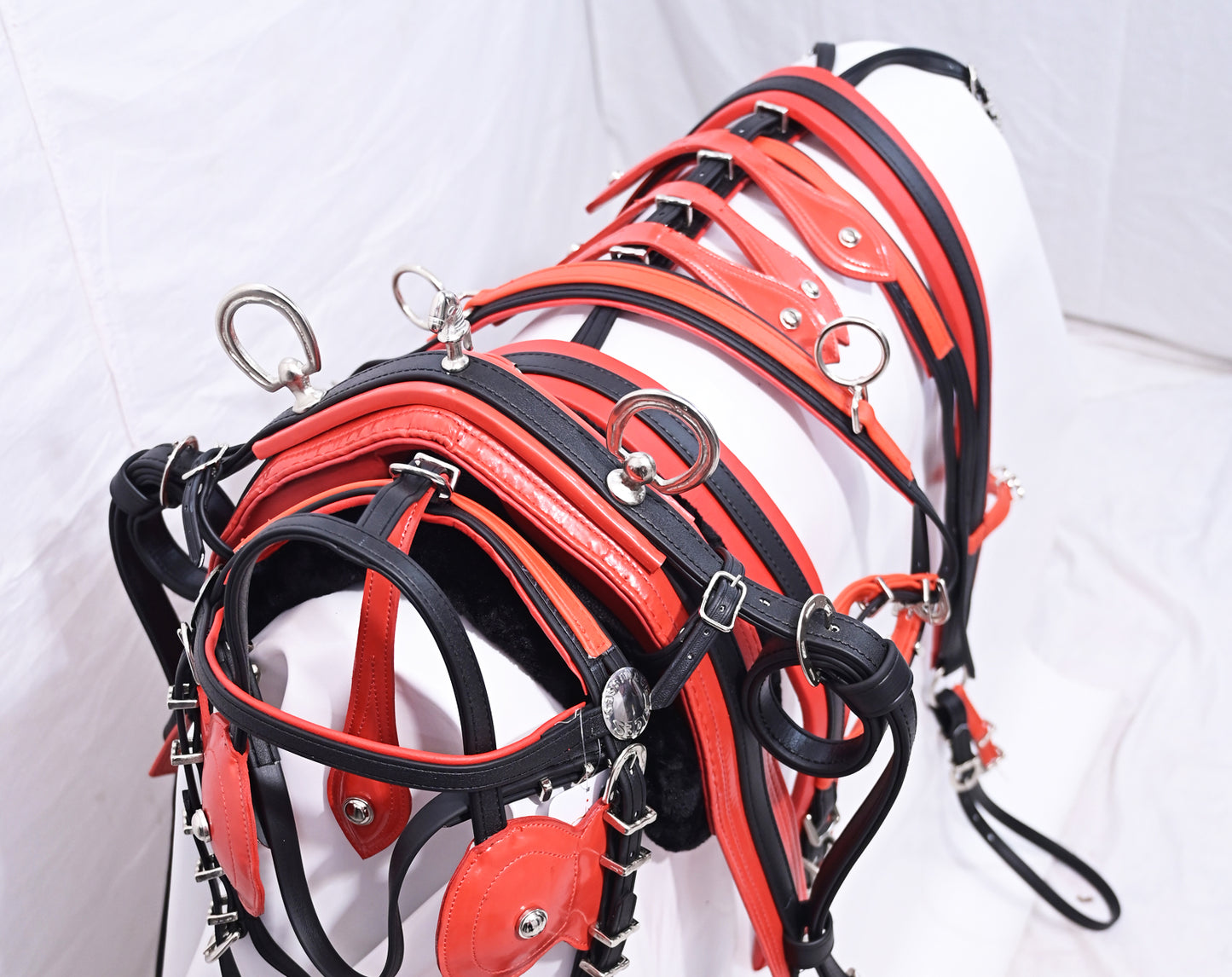 Breaching Tiedown Driving Harness Black and Red